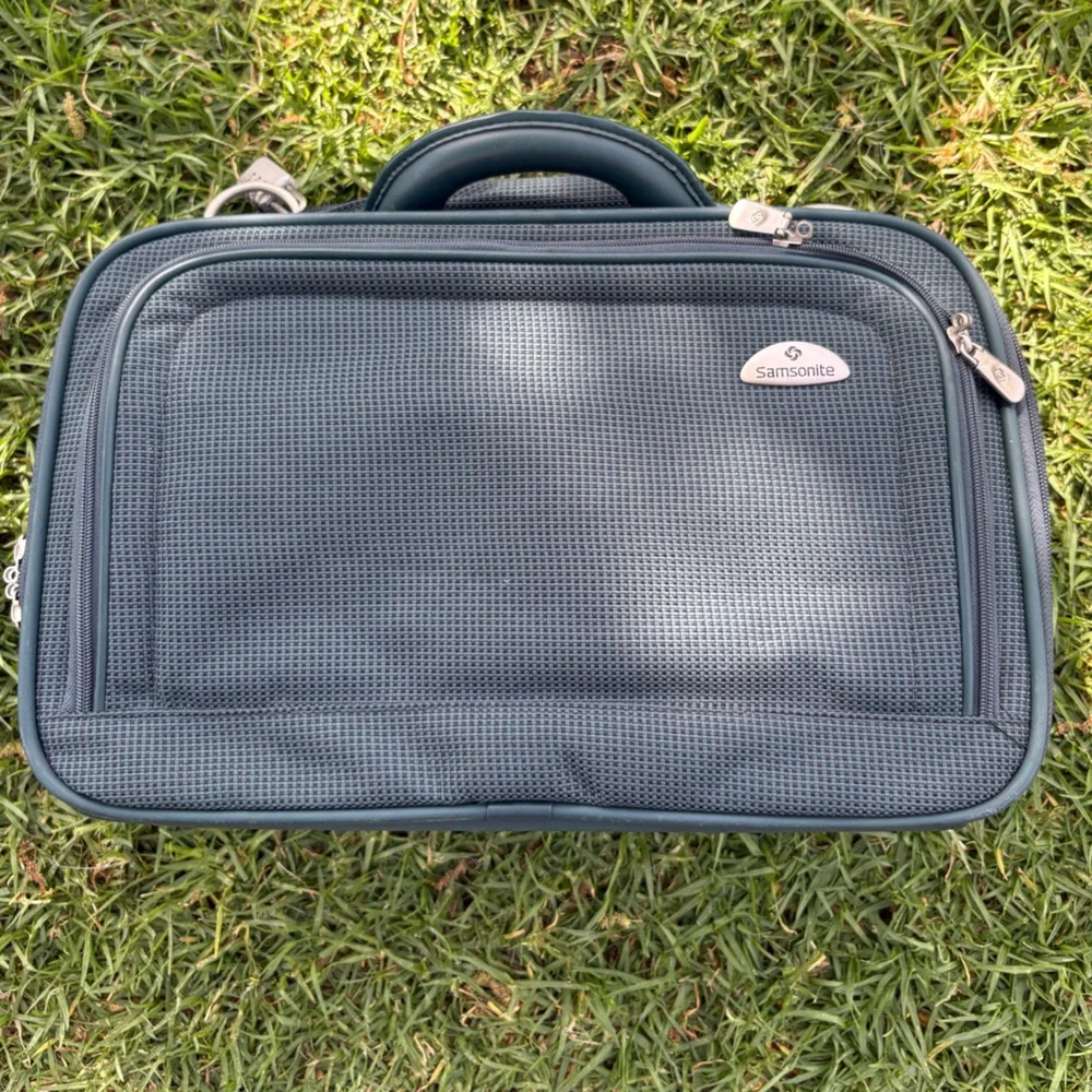 Samsonite Gray Laptop Briefcase with Silver Zip Accents